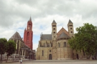 De Basiliek van Sint Servaas en de Sint Janskerk
