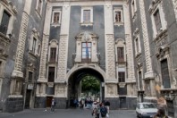 Porta Uzeda