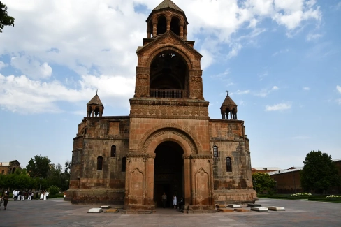 Etsjmiadzin en Zvartnots